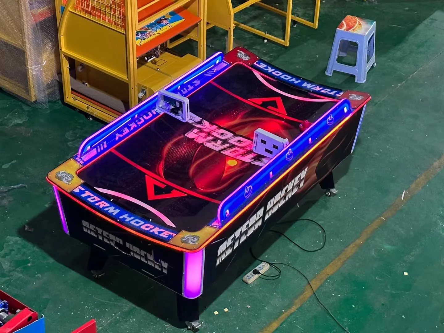 Automat do gier arcade na mone – Arcade Games & Vending Co recenzja i cena